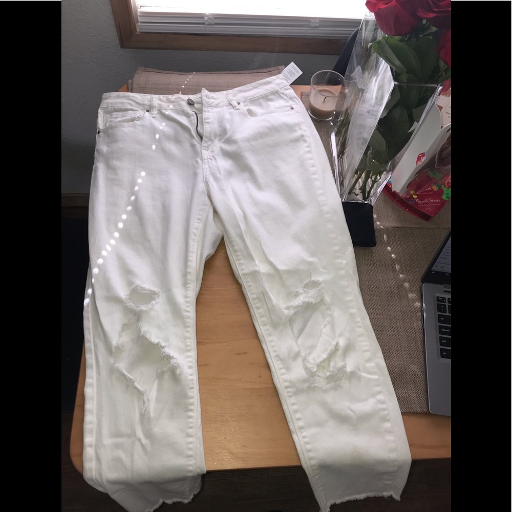 WHITE SKINNYS WITH TEARS